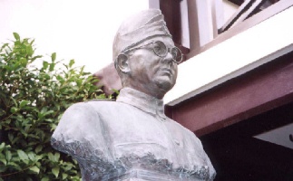 蓮光寺にあるチャンドラ・ボース胸像