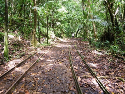 旧日本軍のトロッコ跡